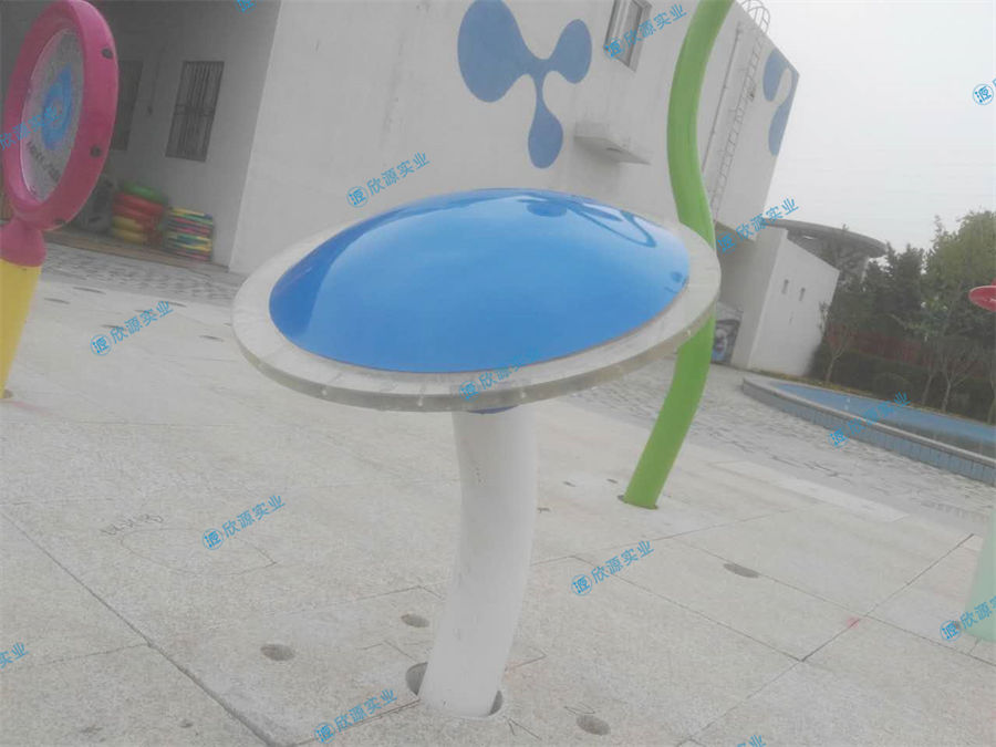 不明飞行物戏水小品