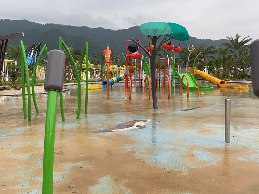 苹果树倒水桶